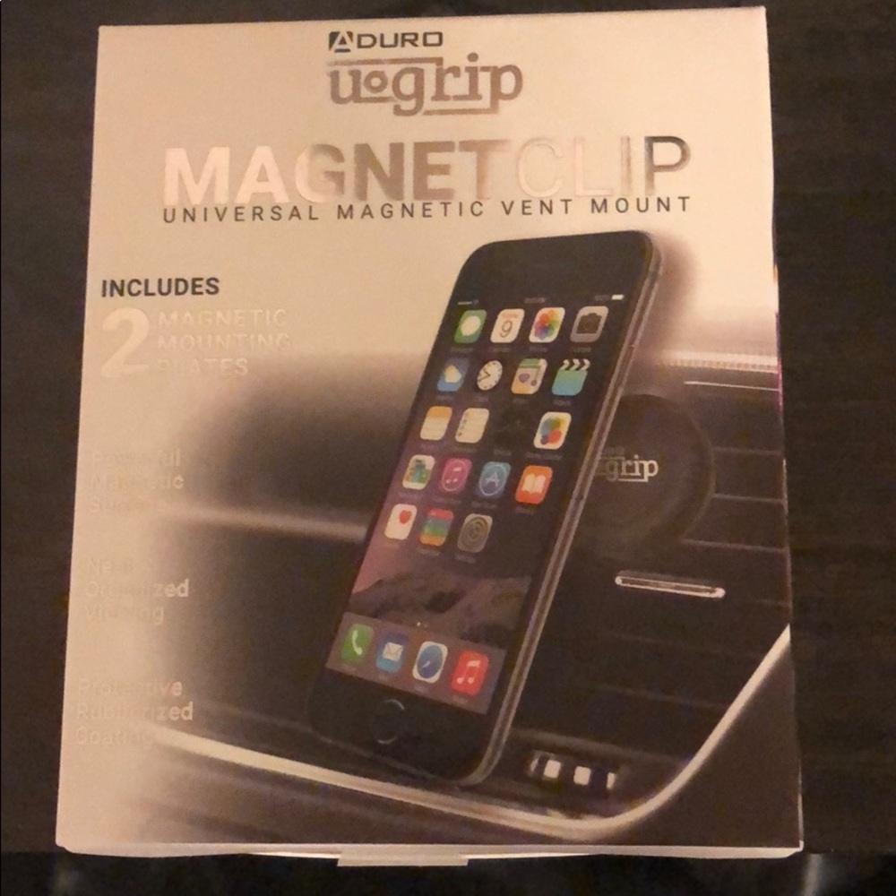 Magnetic clip cell phone mount